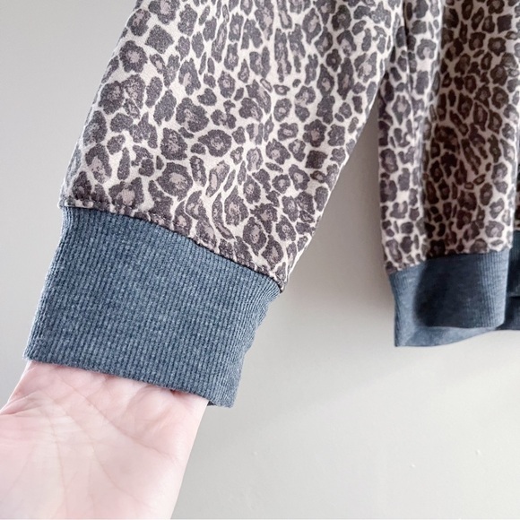 Splendid Leopard Print Crewneck Pullover Sweater in Tan & Brown, Size XL - Picture 6 of 10
